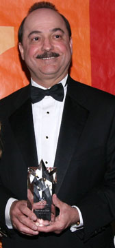 Ralph de la Vega, de AT&T y premio al Orgullo Empresarial.