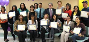  De izquierda a derecha:  Monica Polanco, Sorellis Rentas, Faselli Tejada, Maria Isabel Molina (entrenadora), Rosalinda Martinez (Co-entrenadora), Joel Trinidad-Santos (Community Liaison) en representación de la oficina de la concejal Julissa Ferreras (Distrito 21), Manny Perez (Communications Coordinator) en representación dela oficina del asambleísta Michael G. DenDekker (Distrito 34), Marisol Alvarez, Angela Delgado, Luz M. Collado, Jose Perez.