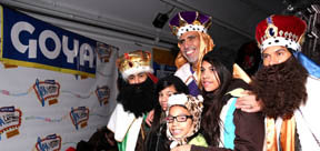 Goya Foods compartió con los niños el Día de Reyes. Foto Vincent Villafañe