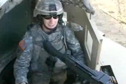 Una mujer combatiendo en los países árabes. 