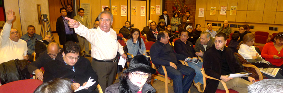 Peruanos en Acción en el Centro Judío de Jackson Heights, Queens.