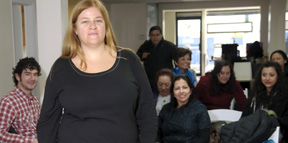 Afiches realizados por mujeres víctimas de violencia doméstica. Foto Marco Aurelio