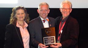 Katha Cato, councilman Jimmy Van Bramer and Don Cato. Fotos Javier Castaño