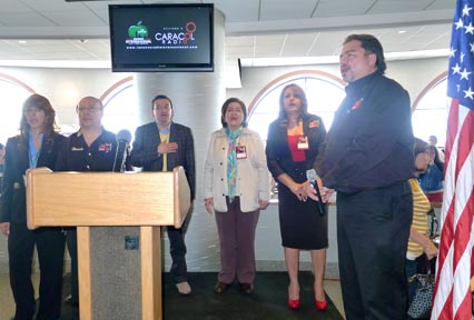 Los directivos de Expo New York 2013 cantando el himno de los Estados Unidos. Foto Javier Castaño