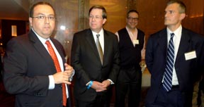 Directivos de la Toyota, desde la izquierda, Luis Rosero, James F. Lentz y Steve Curtis.  Foto Javier Castaño 