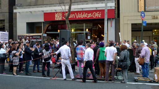 La calle 57 al este de Manhattan en donde se realizó la jornada de apoyo a los diálogos de paz por Colombia.