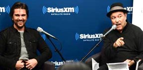 El cantante Juanes y el músico Rubén Blades. Foto: Juanes fue entrevistado por Blades