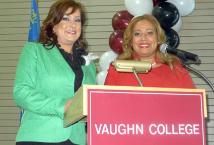 Patricia Mahecha y Quenia Abreu en el Vaugh College. Fotos Javier Castaño 