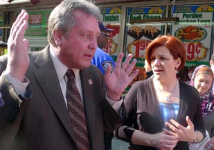 Los concejales Daniel Dromm y Christine Quinn. 