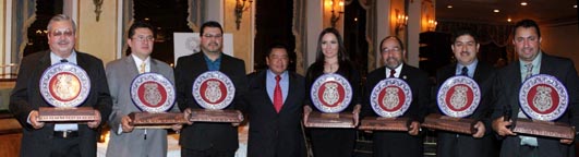 Herminio García, presidente de Casa Puebla Passaic New Jersey; Jesús Pérez, director del Centro de Consejería Académica de Brooklyn College; Alejandro Castillo, Asesor General de CCIWA (Grupo Comercial Internacional Inmigrante de Waukega); Jaime Lucero, presidente y fundador Casa Puebla; Verónica Contreras, reportera y presentadora de Noticias del Canal 47 Telemundo; Martín  Pérez, presidente de Latino Leadership Alliance of New Jersey; Edgardo Alonso, presidente del Comité del  Desfile de la Hispanidad y Leo Cervantes, propietario de Chilangos Mexican Restaurant. Foto Casa Puebla