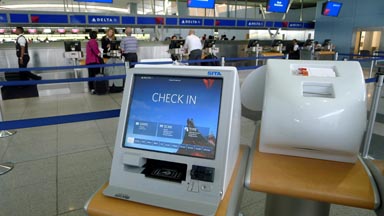 Los terminales para que los viajes haga su propio 'check-in'. 