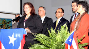 Dawn hablando en el Hostos Community Colleges. Fofos Vincent Villafañe