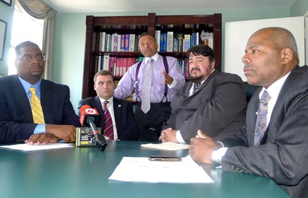 Desde la izquierda, el abogado Damond J. Carter, Frank García, el abogado de la NYSCHCC, Peter Fontanes y Reninald Swiney. Foto Javier Castaño