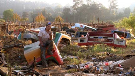 La Camioneta narra el viaje de un autobús escolar de Estados Unidos a Guatemala.