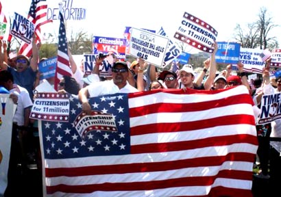 La bandera de los Estados Unidos fue ondeada durante el Día del Trabajo. Foto Voa