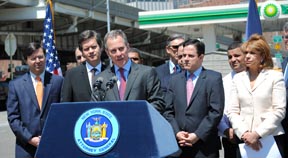 El fiscal del estado de NY, Eric Schneiderman en conferencia de prensa. 