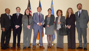 Desde la izquierda, Jorge López, cónsul de Ecuador, Rodrigo Gabasch, vice cónsul de Brasil, Sandra Marisol Cruz de Flores, cónsul de El Salvador, el concejal Peter Vallone, Carolina Ayala, encargada de asuntos políticos del consulado mexicano, María Teresa Merino, cónsul de Perú, Verónica López Gilli, vice cóncul de Argentina, y Julio Fiol, cónsul de Chile. Foto Javier Castaño 