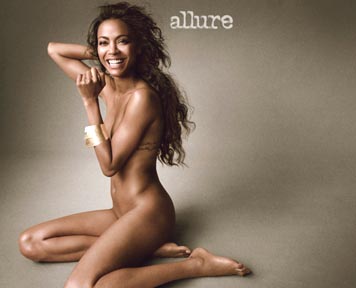Una de las imágenes desnudas de Zoe Saldaña en la revista Allure. 