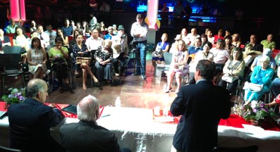 Elk público y los políticos en la discoteca La Boom. 