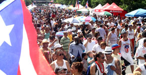 Salsa y Fiestón Boricua como parte del Desfile Nacional en la calle 152 del Bronx. Fotos Vincent Villafañe