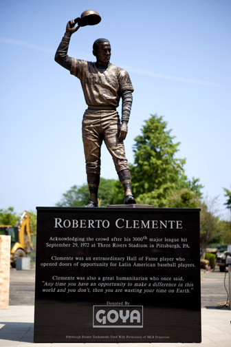 La escultura de Roberto Clemente en El Bronx. 