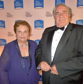 Los esposos Georgia y Dimitrios Kaloidis, honrados por su labor altruista. 