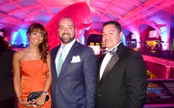 En la Rotunda de vida Oceánica, desde la izquierda, la abogada Cecilia Rodríguez, y los doctores Joel Ricci Gorbea, cirujano, y Jaime H. Nieto, neurocirujano, ambos del NYHQ. 