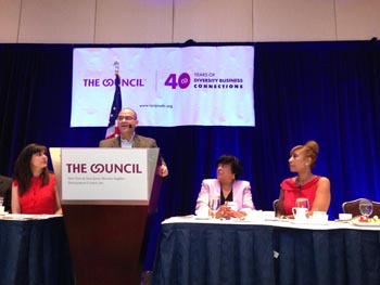 Desde la izquierda, Nathalia Ortiz de Telemundo, Fernando Hernández de Microsoft, Lynda Ireland del Council y Cheryl Pearson-McNeil de Nielson. Foto Javier Castaño