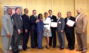 Desde la izquierda, George Llanos, Paul Sketkowicz, Michael Jones-Bey de ConEdison, Patrick Mullare, Linda Mellon de LaGuardia, la concejal Diana Reyna, los empresarios Osbert Orduña, Marco orduña, Juan Corchado y Edgar Hernández, director de PTAC. Foto Javier Castaño 