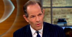 Eliot Spitzer siendo entrevistado como candidado a Contralor de Nueva York. 