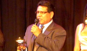 Erasmo Ponce, dueño de Tortillería Chinantla cuando recibió un premio de 