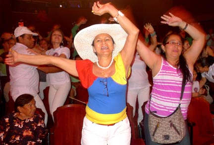 Baile a ritmo de vallenato para celebrar la Independencia de Colombia. 