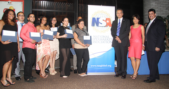 Más estudiantes becados y directivos de NSA en el City College de Manhattan.