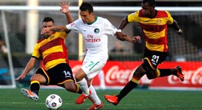 Los jugadores del NY Cosmos, de blanco, lograron imponerse a los Strikers de Fort Lauderdale. Foto Cosmos