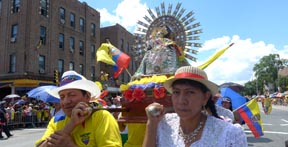 Las imágenes de vírgenes y santos se tomaron el Desfile Ecuatoriano de Nueva York. Fotos Javier Castaño
