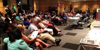 La charla de inmigración en el auditorio del Hospital Elmhust de Queens.