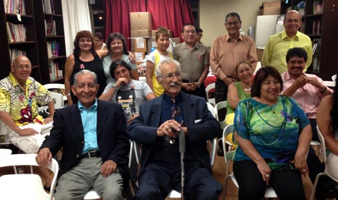 Grupo de peruanos convocados por Peruanos en Acción. 