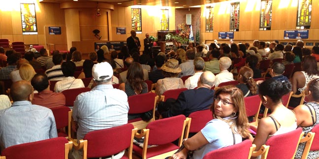 El público que acudió al Centro Judío a escuchar al candidato Bill Thompson.