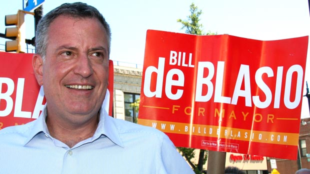 El candidato a al alcaldía de Nueva York, Bill de Blasio, cuando visitó Astoria. Foto Javier Castaño