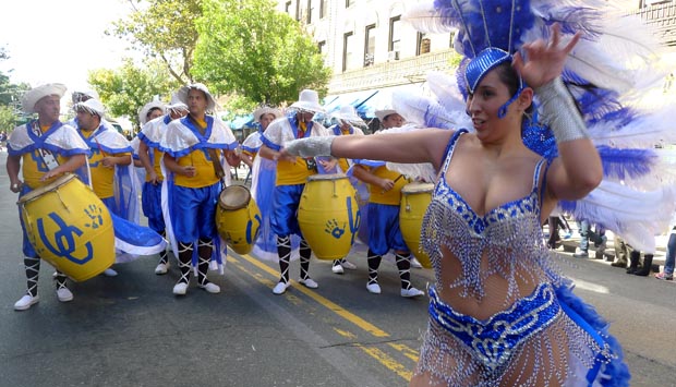 Una uruguaya de la agrupación de Candombe Martin. Fotos Javier Castaño