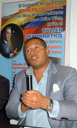 Kaleil Isaza Tuzman en rueda de prensa en el restaurante Boulevard de Queens. 