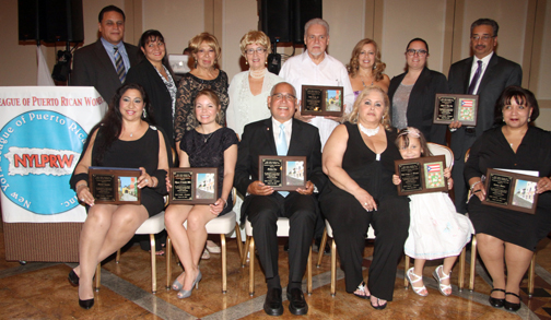 Estos reconocidos fueron; Carmen Alvarez (Mujer del Año), Santos Crespo Jr. (Hombre del Año),Abraham Cruz y Evelyn A. Mirabal (Premio a su trayectoria), Myrna I. Cardiel (Servicios de Salud), Robert E. Diaz (Premio Educación), Maribel Gonzalez(Empresaria).Acompañados por la Dra.Aida Rosa, Rosalind Reyes Medina y Edith Padilla.