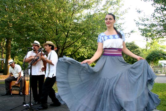 Radio Jarocho, de Veracruz, México, se presenta este año en Celebrate Mexico Now. Foto Javier Castaño