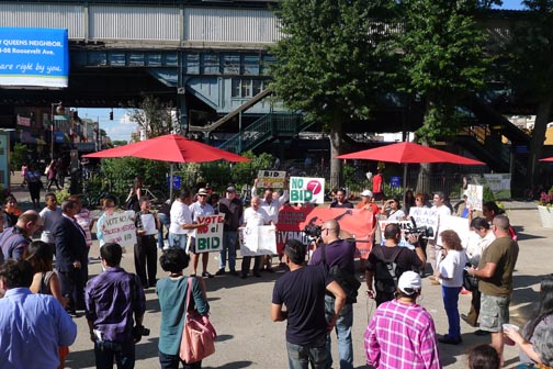 La comunidad latina de Queens está aprendiendo a organizarse alrededor de un objetivo y no detrás de un partido político y eso es un paso adelante. 