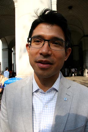 Carlos Menchaca en una demostración a favor de la reforma de inmigración. Foto Javier Castaño