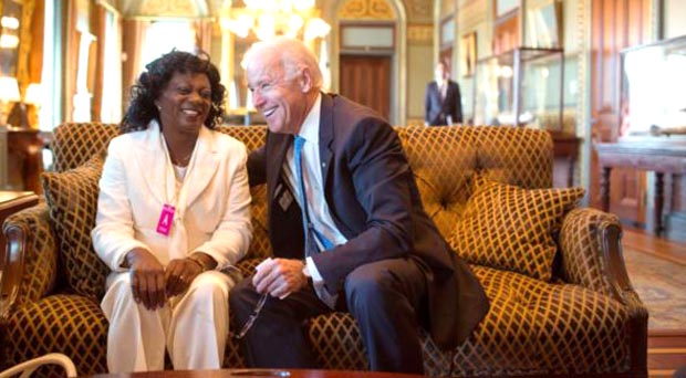 con el vicepresidente Joe Biden. Foto Voa