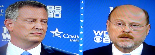 Candidatos Bill de Blasio, demócrata y Joe Lhota, republicano, en segundo debate por la cadena de televisión CBS. 