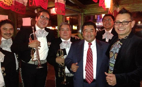 El Mariachi Tapatío, jaime Lucero y Tony Ortiz. 
