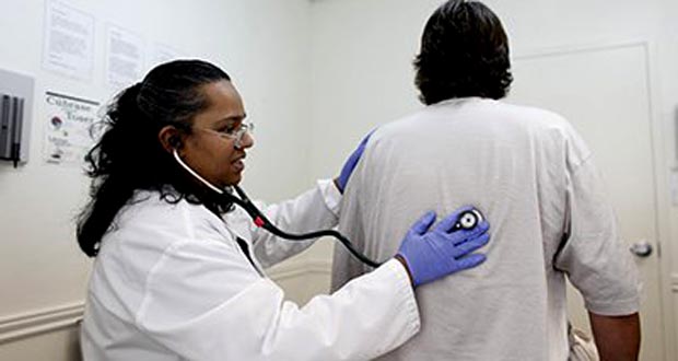 Las minorías podrían beneficiarse del nuevo plan de seguro médico de la administración del presidente Obama. 