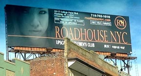 La valla en la calle 105 y Northern Boulevard. 